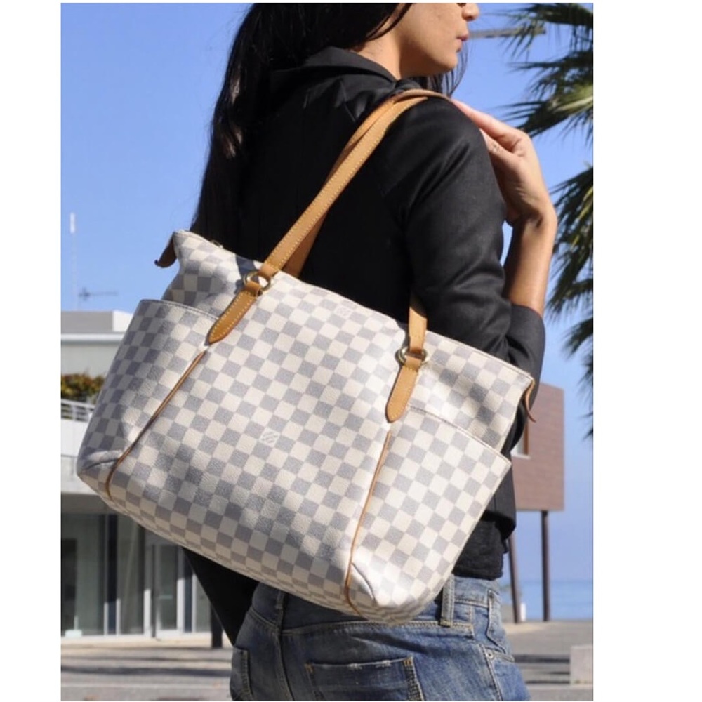 EUC Louis Vuitton Totally MM Azur